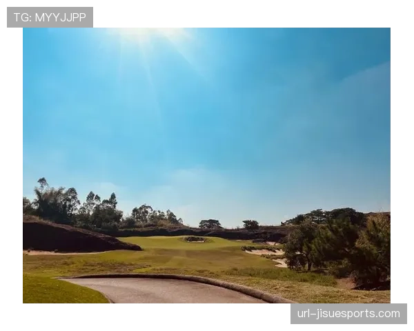 里维埃拉球场策略分析：大风天气下如何调整攻果岭与开球策略